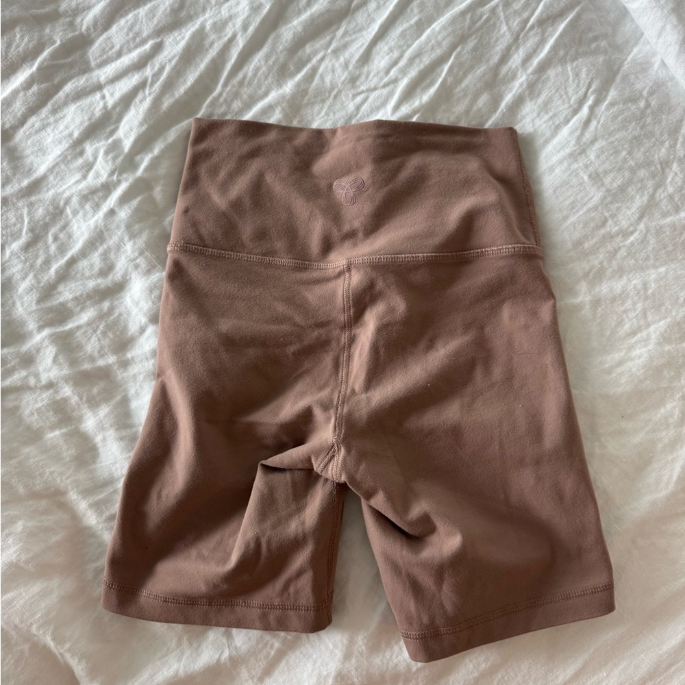 Aritzia tna 7 inch shorts